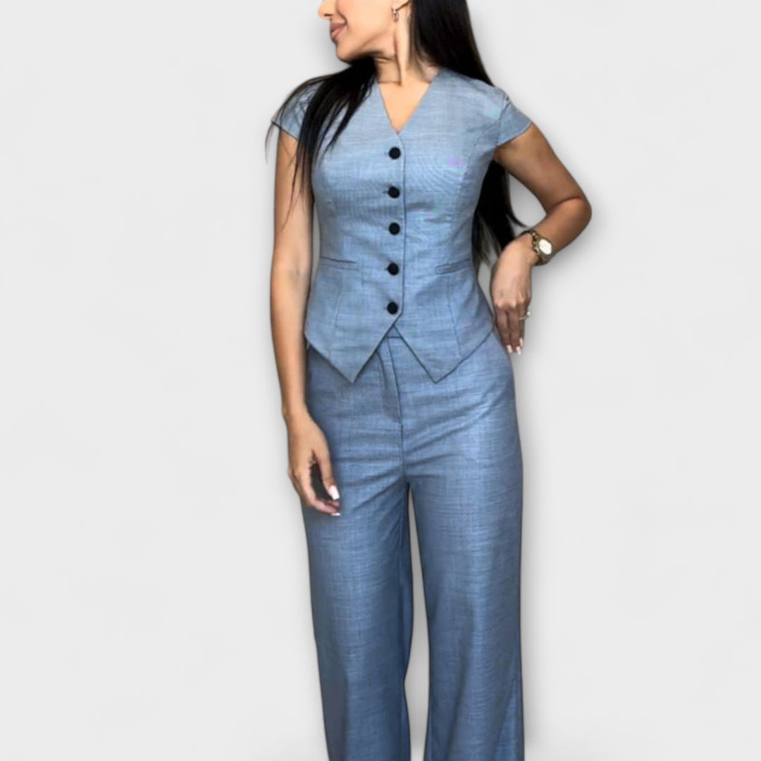 Line – Elegant set with V-neck top and trousers