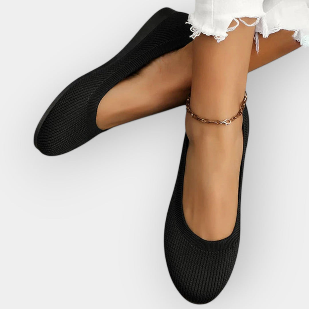 Simple Sandals with a Discreet Style