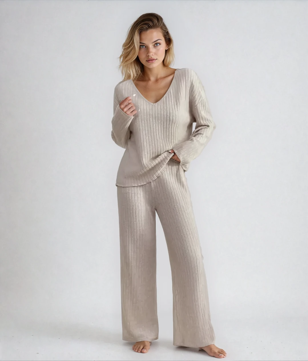 Freja – Two-piece set with straight-leg trousers and V-neck top
