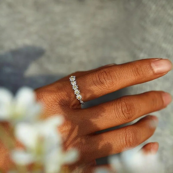 Flora - Silver ring with flowers