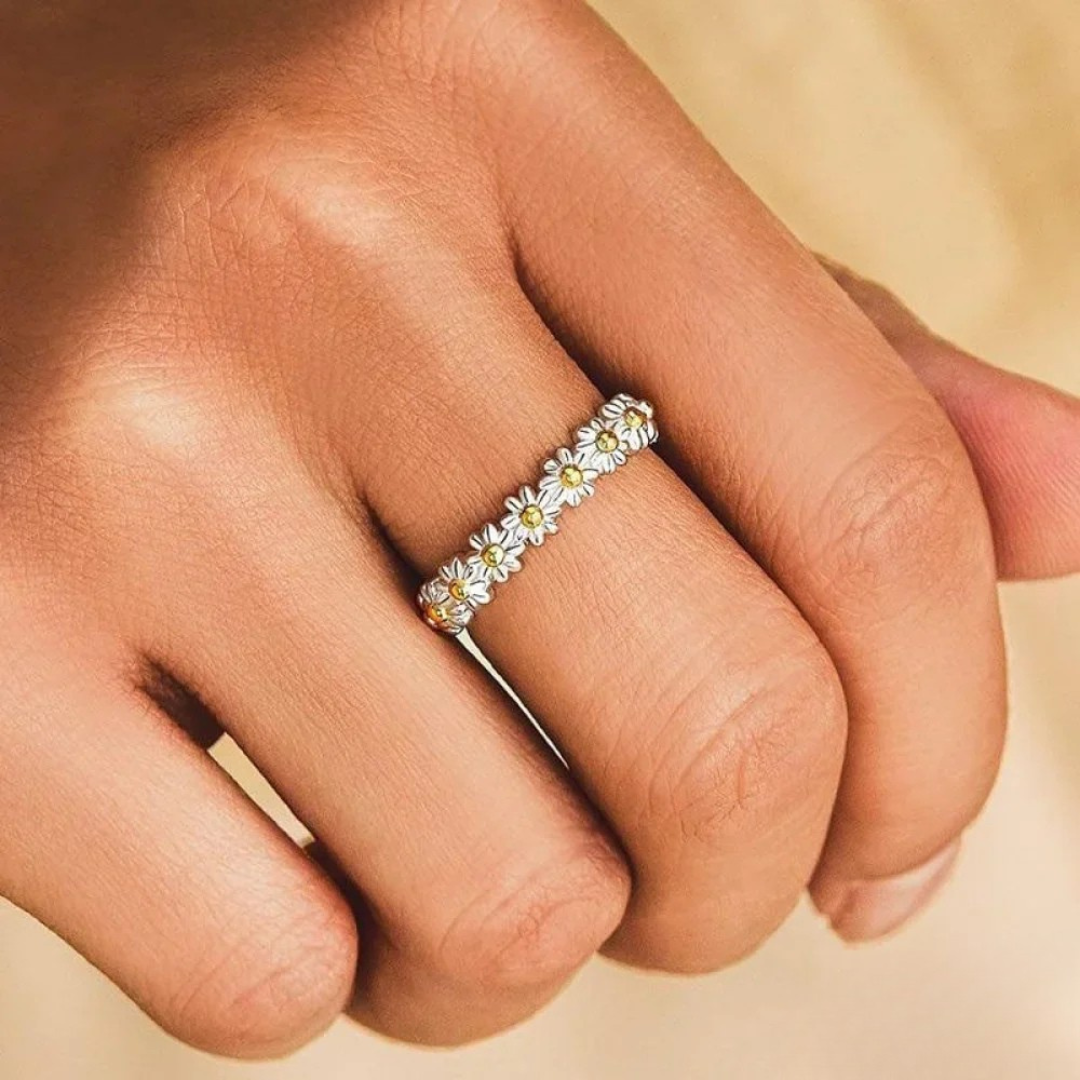 Flora - Silver ring with flowers