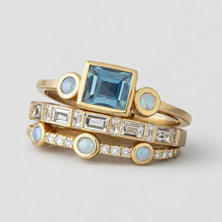 Siobhán - Vintage Ring with Blue Crystal