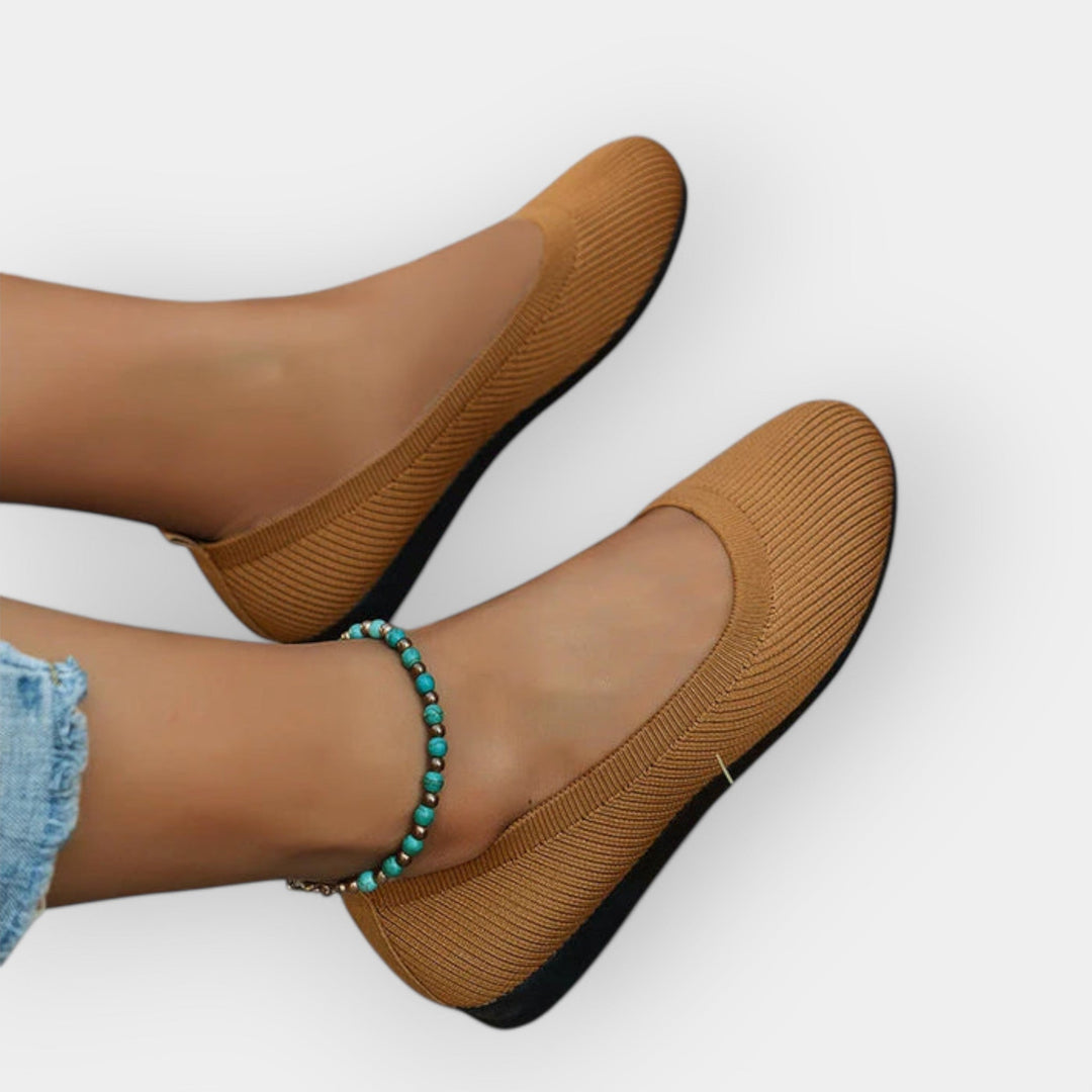 Simple Sandals with a Discreet Style