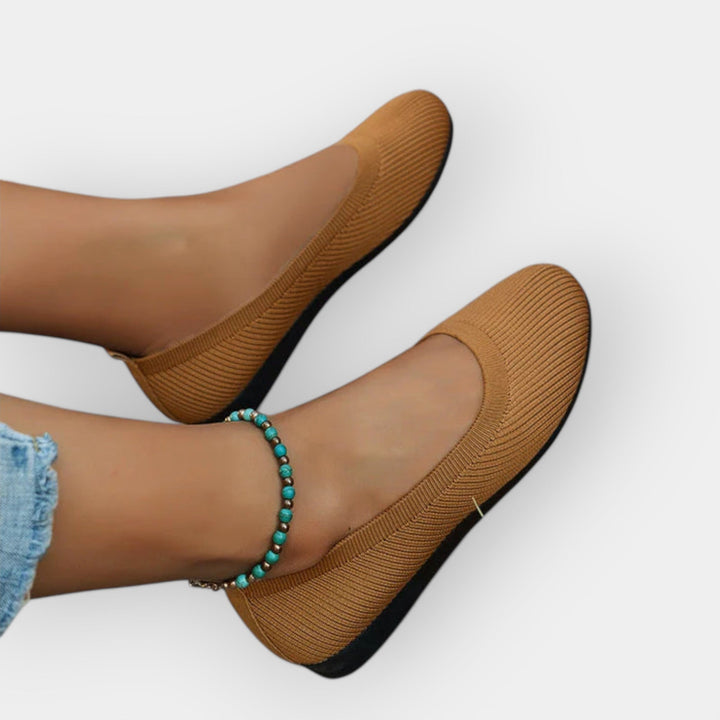 Simple Sandals with a Discreet Style