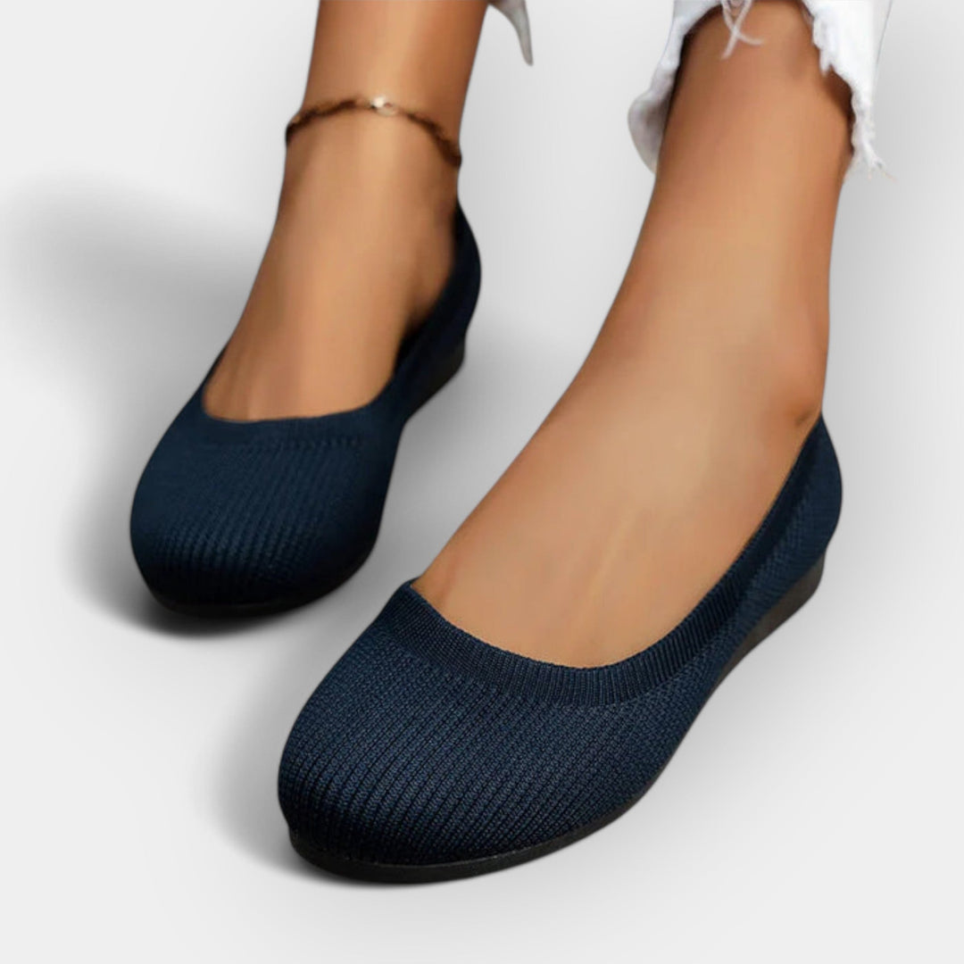 Simple Sandals with a Discreet Style