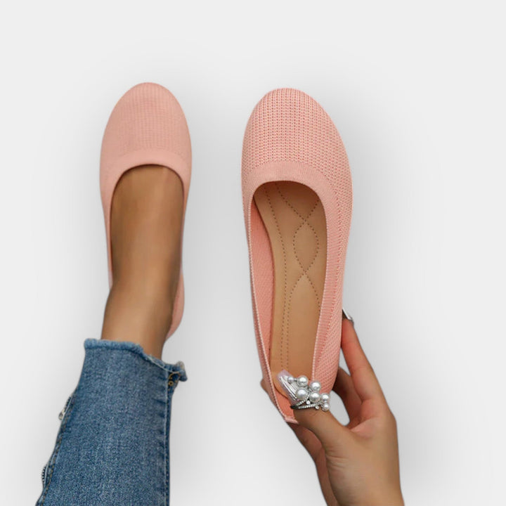 Simple Sandals with a Discreet Style