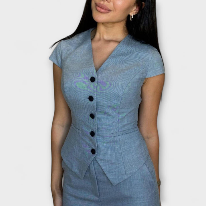 Line – Elegant set with V-neck top and trousers
