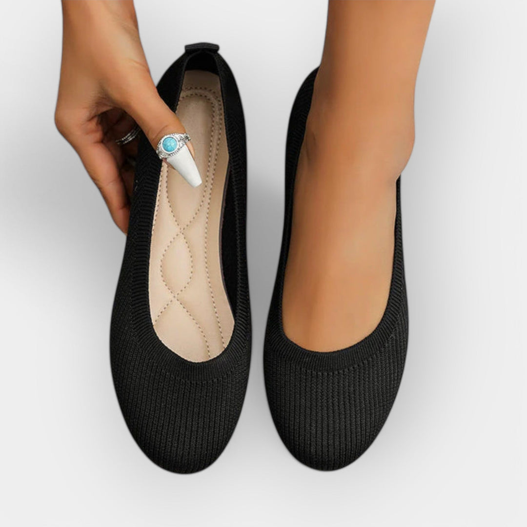 Simple Sandals with a Discreet Style