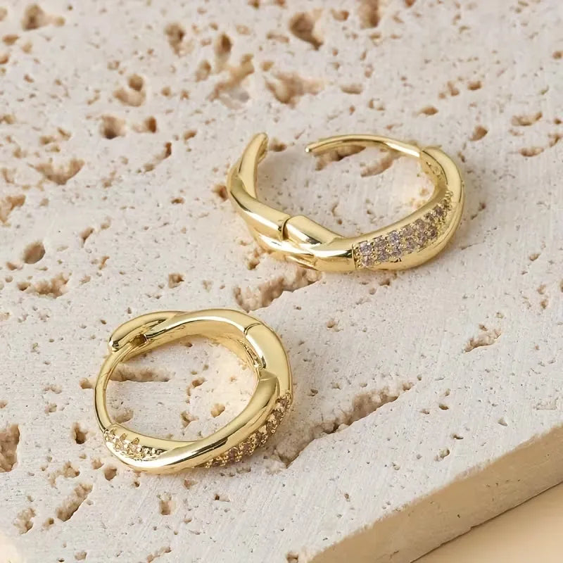 Saoirse – Linked Earrings in Korean Style with Zirconia