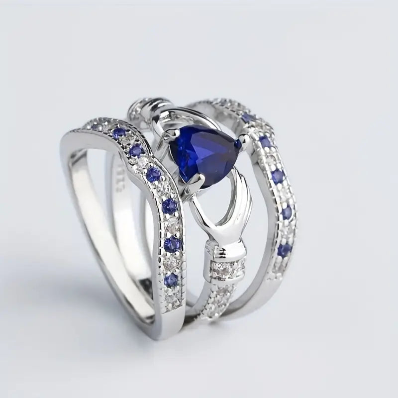 Johanne – Silver ring with engraved sapphire motif