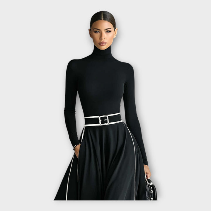 Lang kjole med minimalistisk finesse