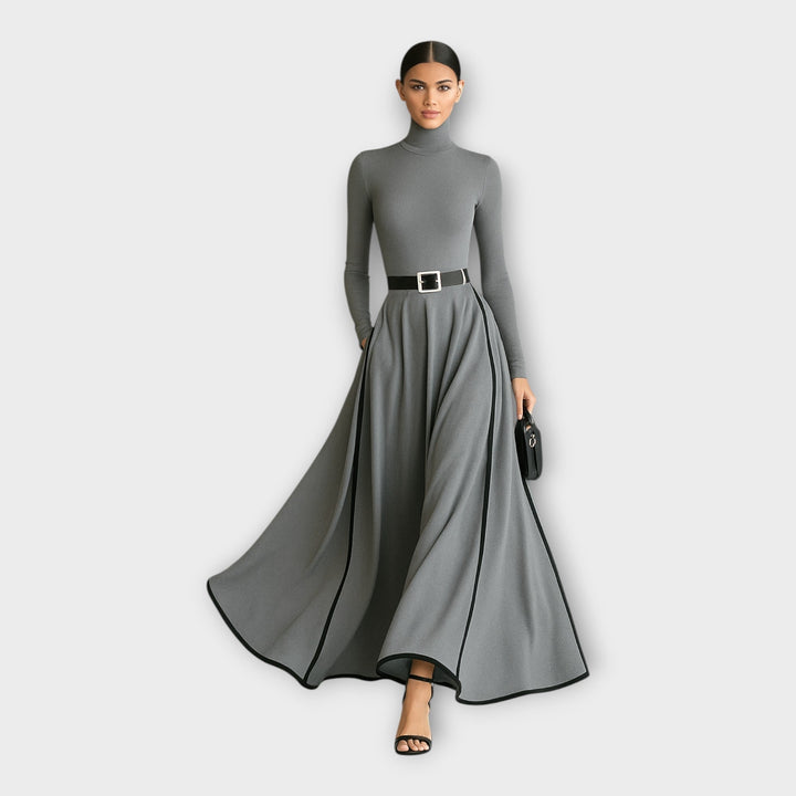 Lang kjole med minimalistisk finesse