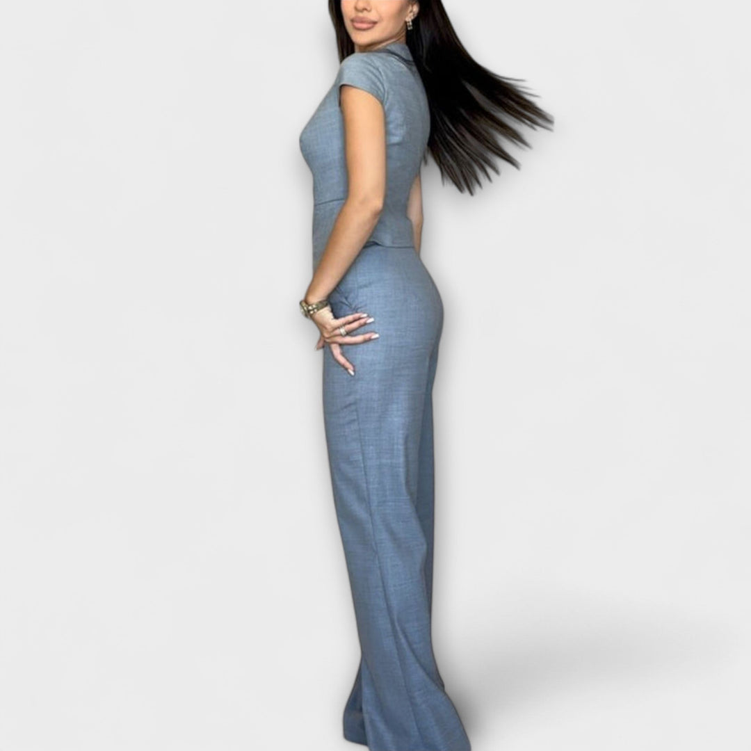 Line – Elegant set with V-neck top and trousers