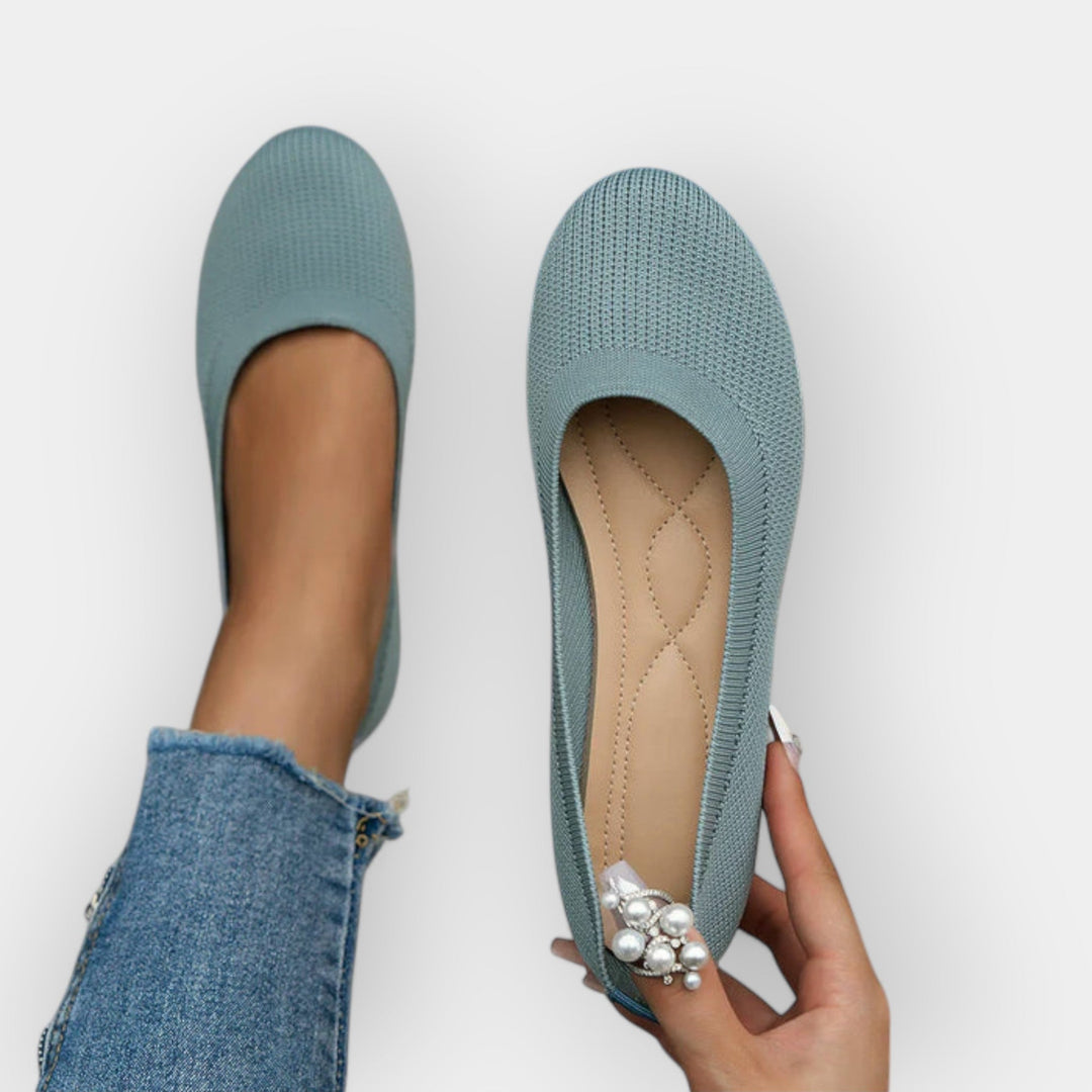 Simple Sandals with a Discreet Style