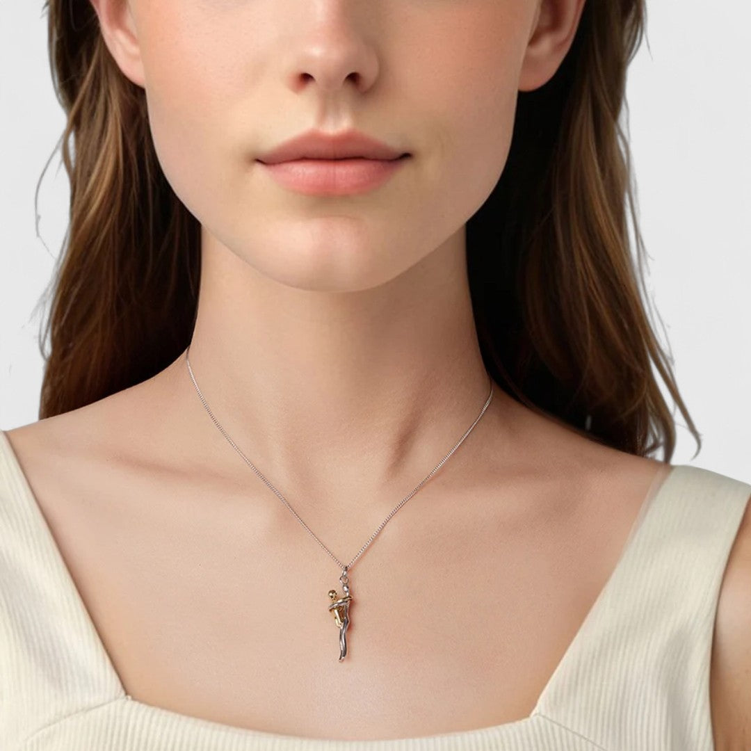 Bodil - The "Eternal Hug" necklace, a minimalist piece of jewelry with timeless charm