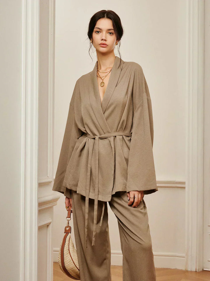 Trouser set with pleats and belt for leisure