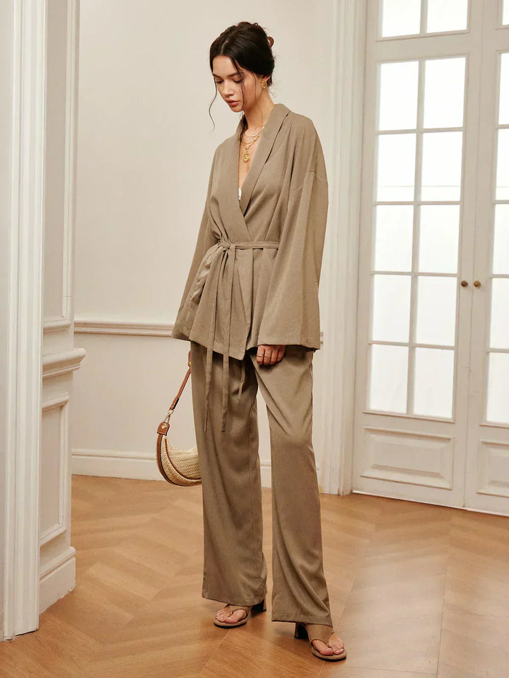 Trouser set with pleats and belt for leisure