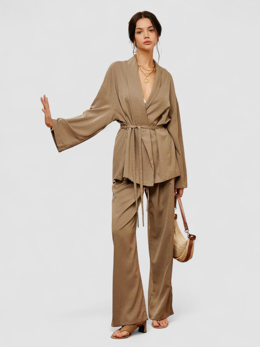 Trouser set with pleats and belt for leisure