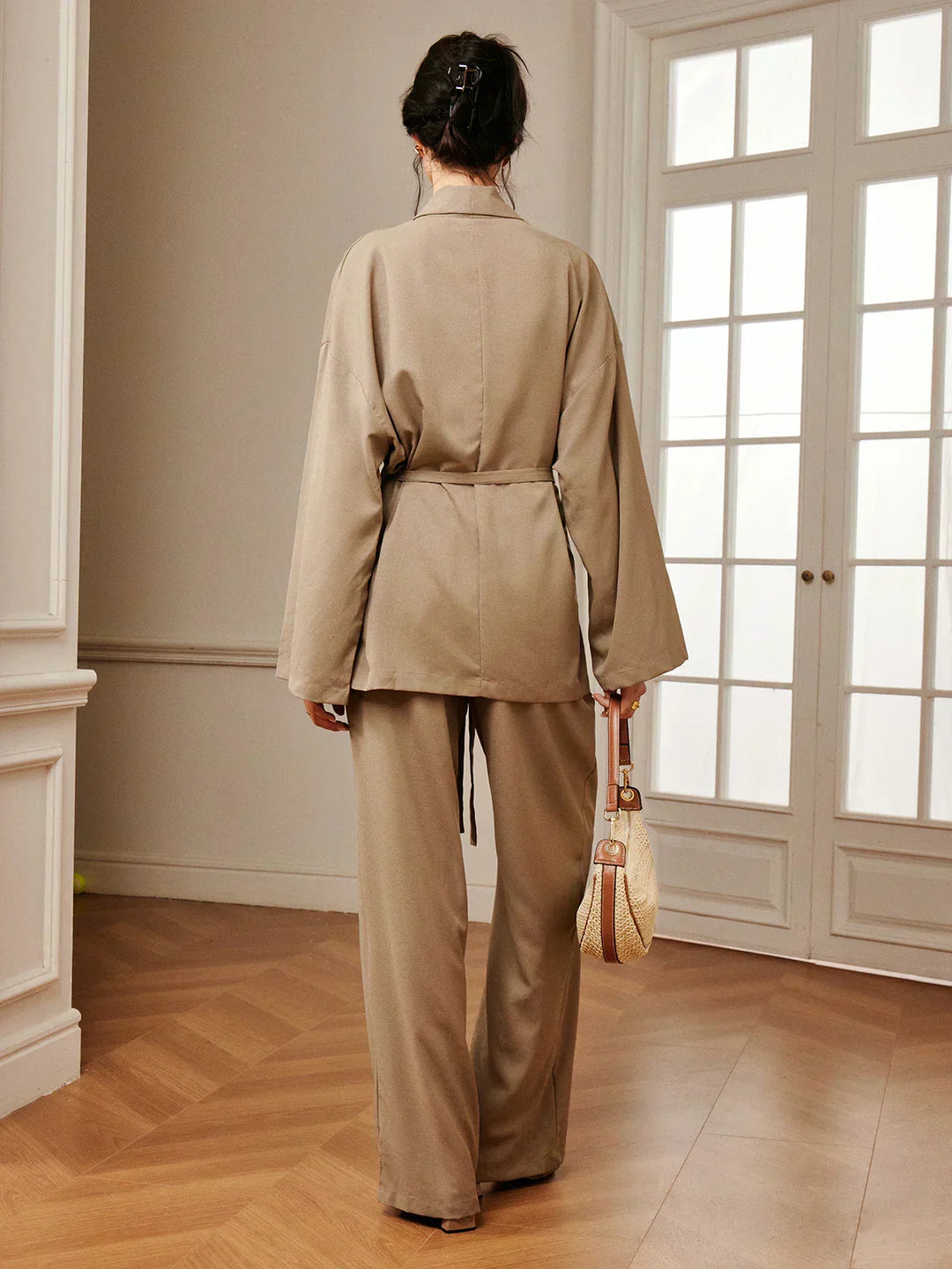 Trouser set with pleats and belt for leisure