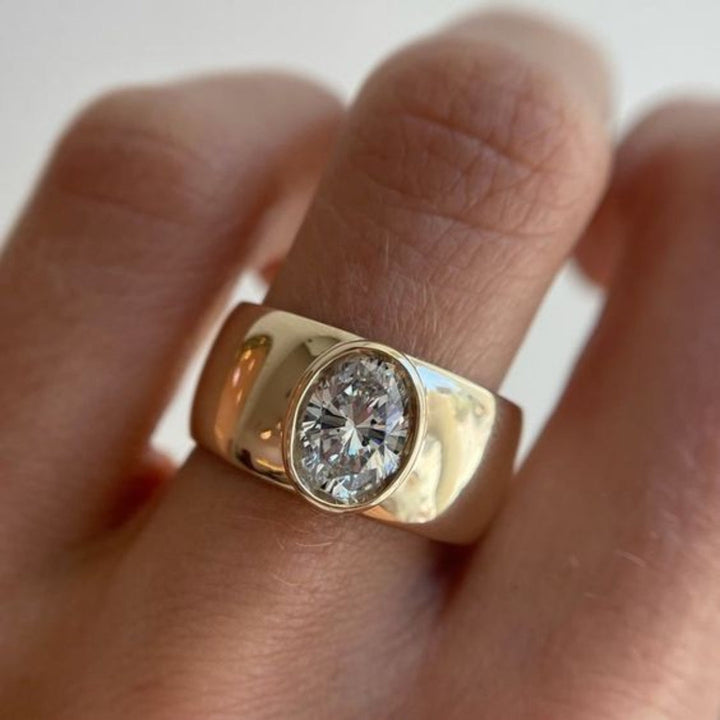 Ciara - Vintage Gold Ring with Center Stone