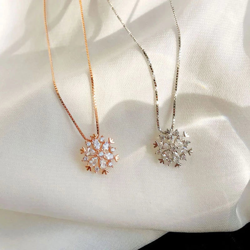 Saoirse - Necklace with Crystal Snowflake
