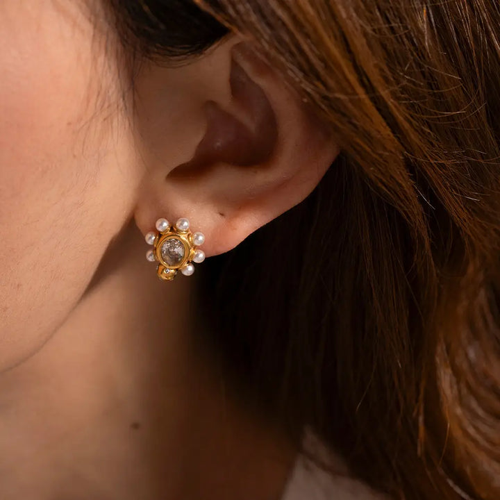 Elegant Gold Earrings with Pearl