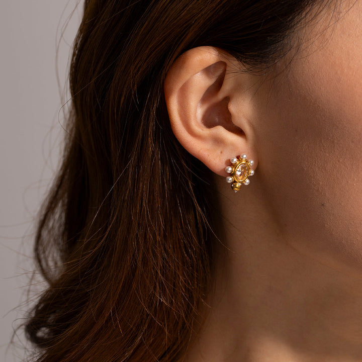 Elegant Gold Earrings with Pearl