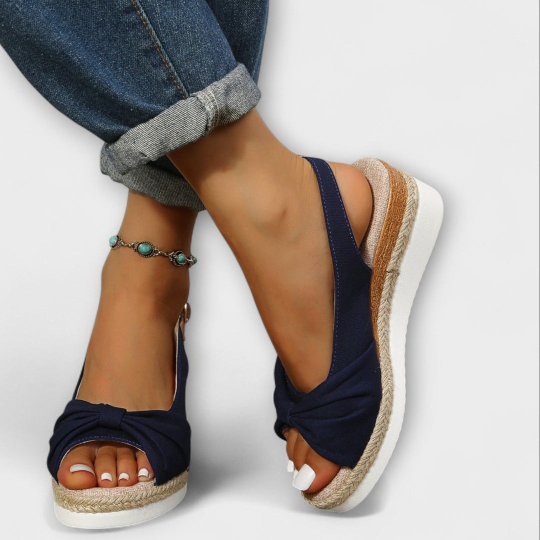 Summer sandals with a bow