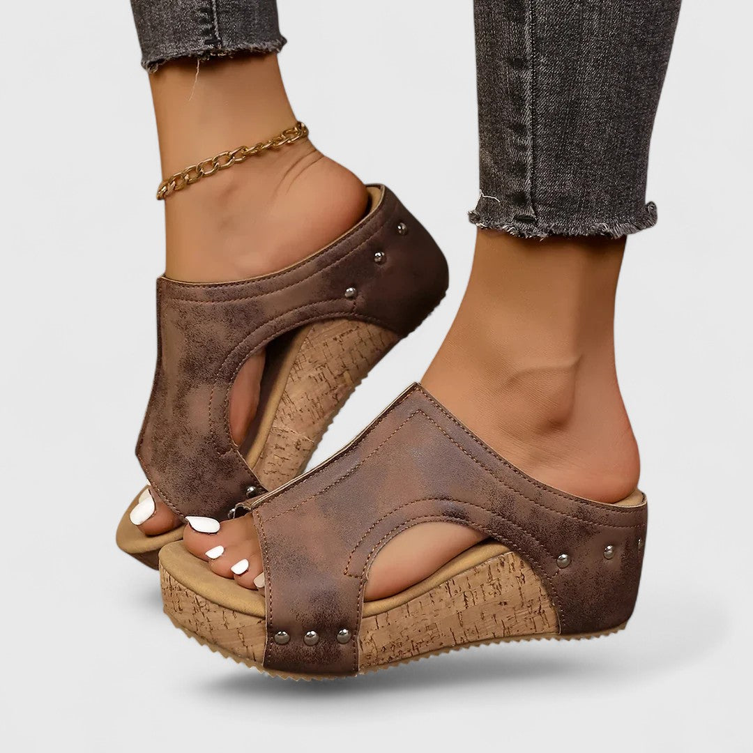 Mai-Britt - Orthopaedic platform sandals, elegant design
