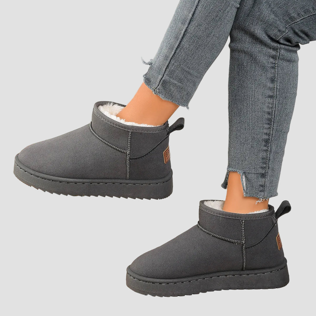 Herdis - Classic comfortable boot with velour lining