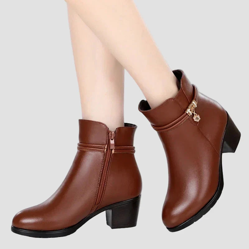 Franciska - Elegant winter ankle boots with zip