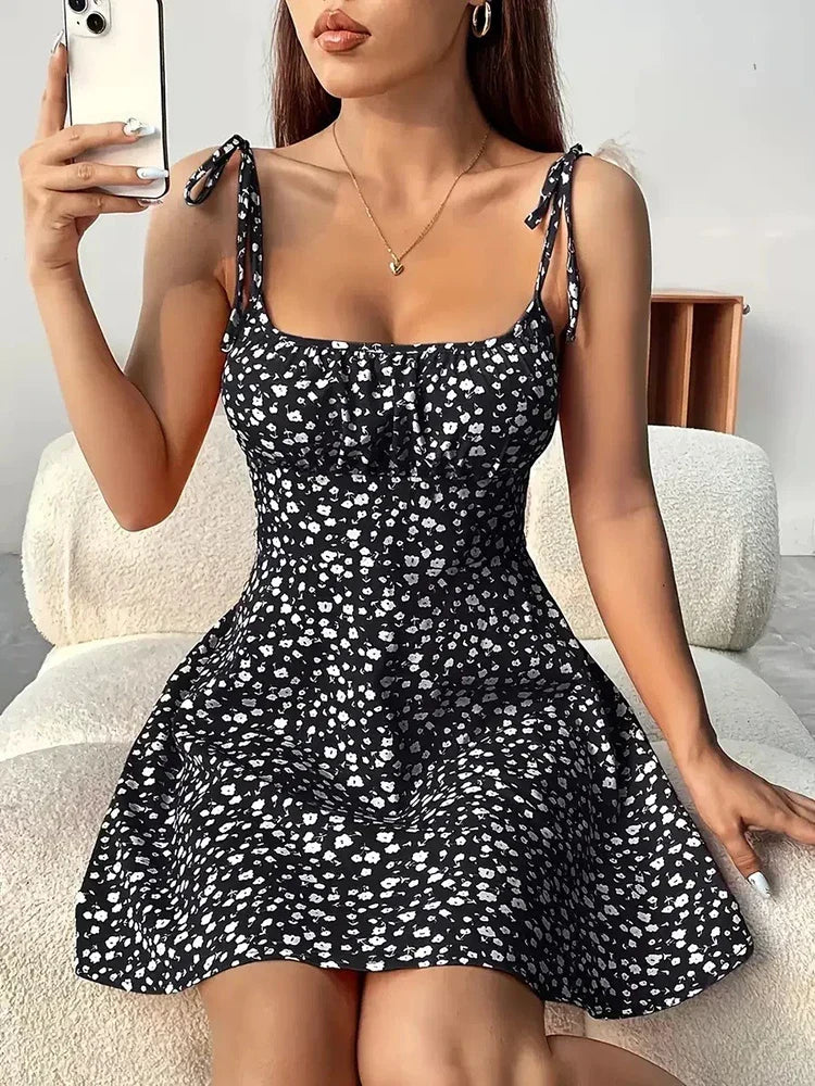 Lara | Short dress with thin straps and floral print
