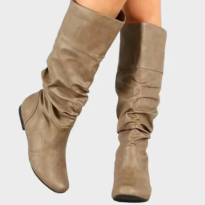 Vera - Relaxed Ankle Boots with Low Heel and Shaft
