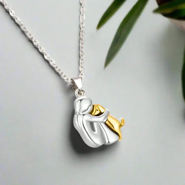 Necklace with "Hug" pendant