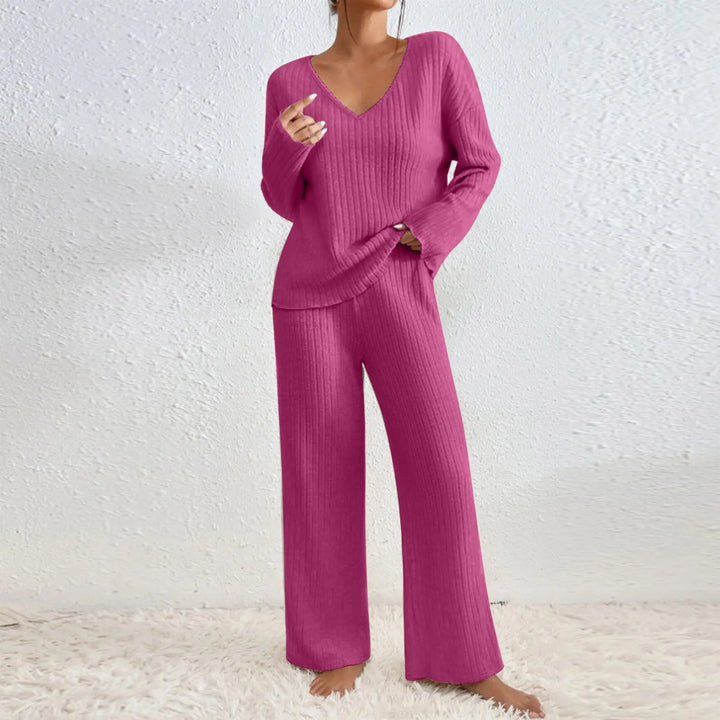 Freja – Two-piece set with straight-leg trousers and V-neck top