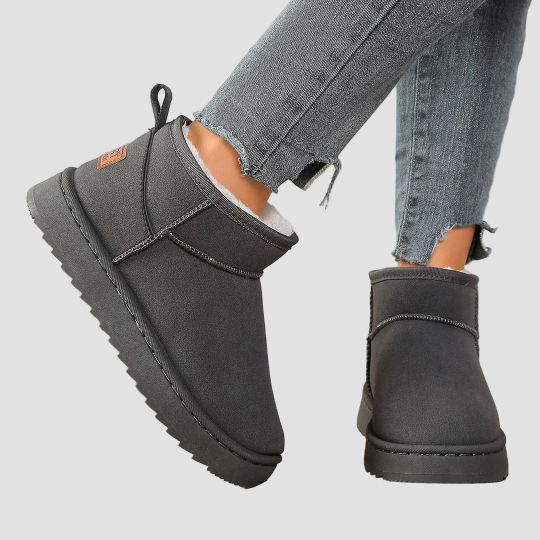 Herdis - Classic comfortable boot with velour lining