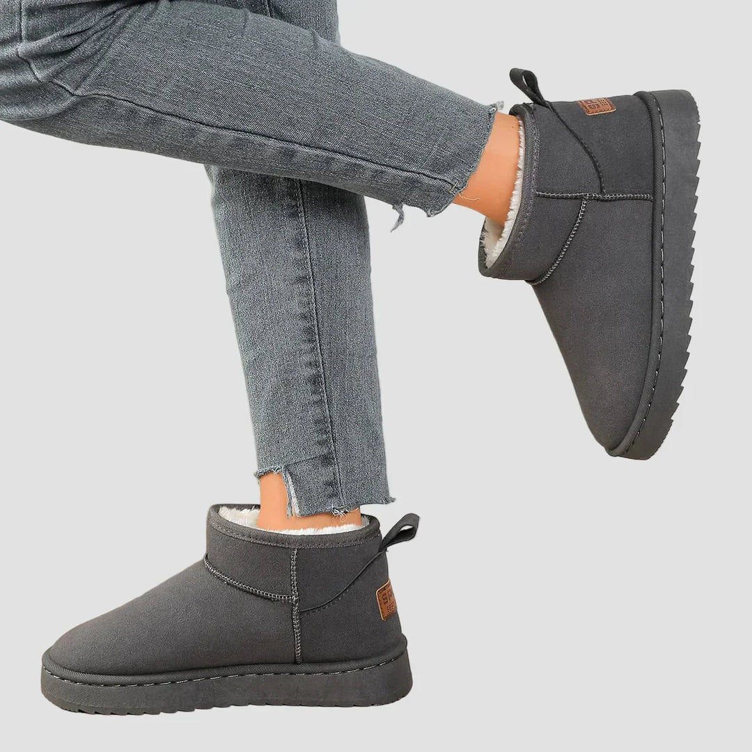 Herdis - Classic comfortable boot with velour lining