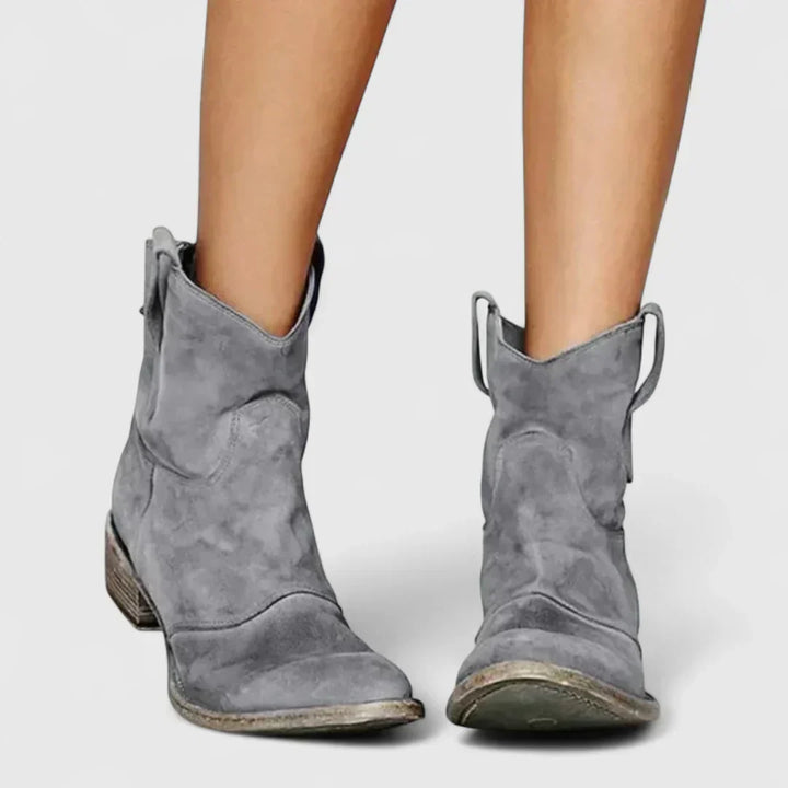 Libertate - Retro Cowboy Ankle Boots with an Elegant Finish