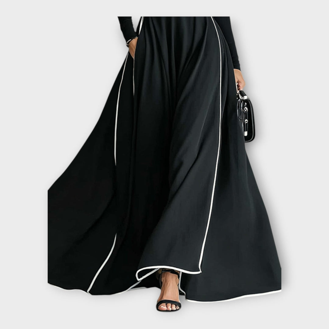 Lang kjole med minimalistisk finesse