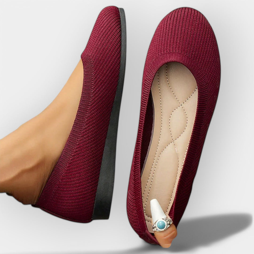 Simple Sandals with a Discreet Style