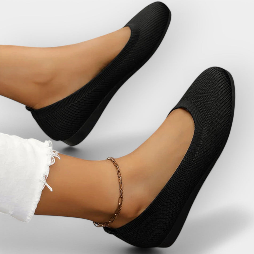 Simple Sandals with a Discreet Style