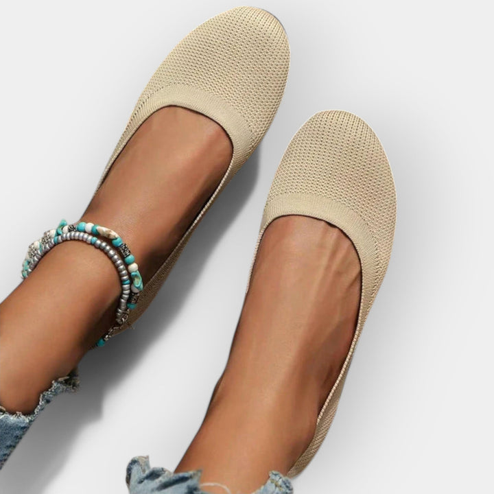 Simple Sandals with a Discreet Style
