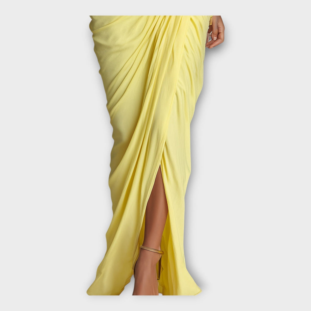 Long Dress with Elegant Pleats and Refined Design