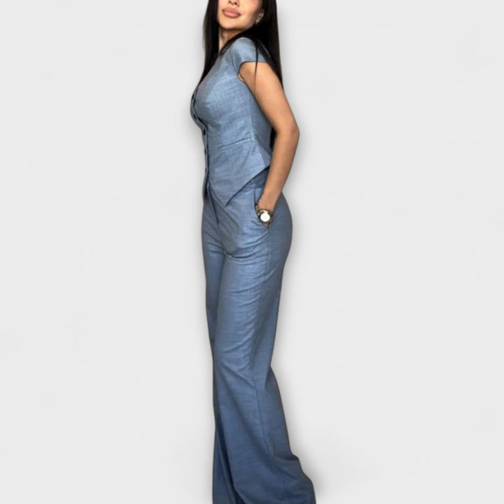 Line – Elegant set with V-neck top and trousers