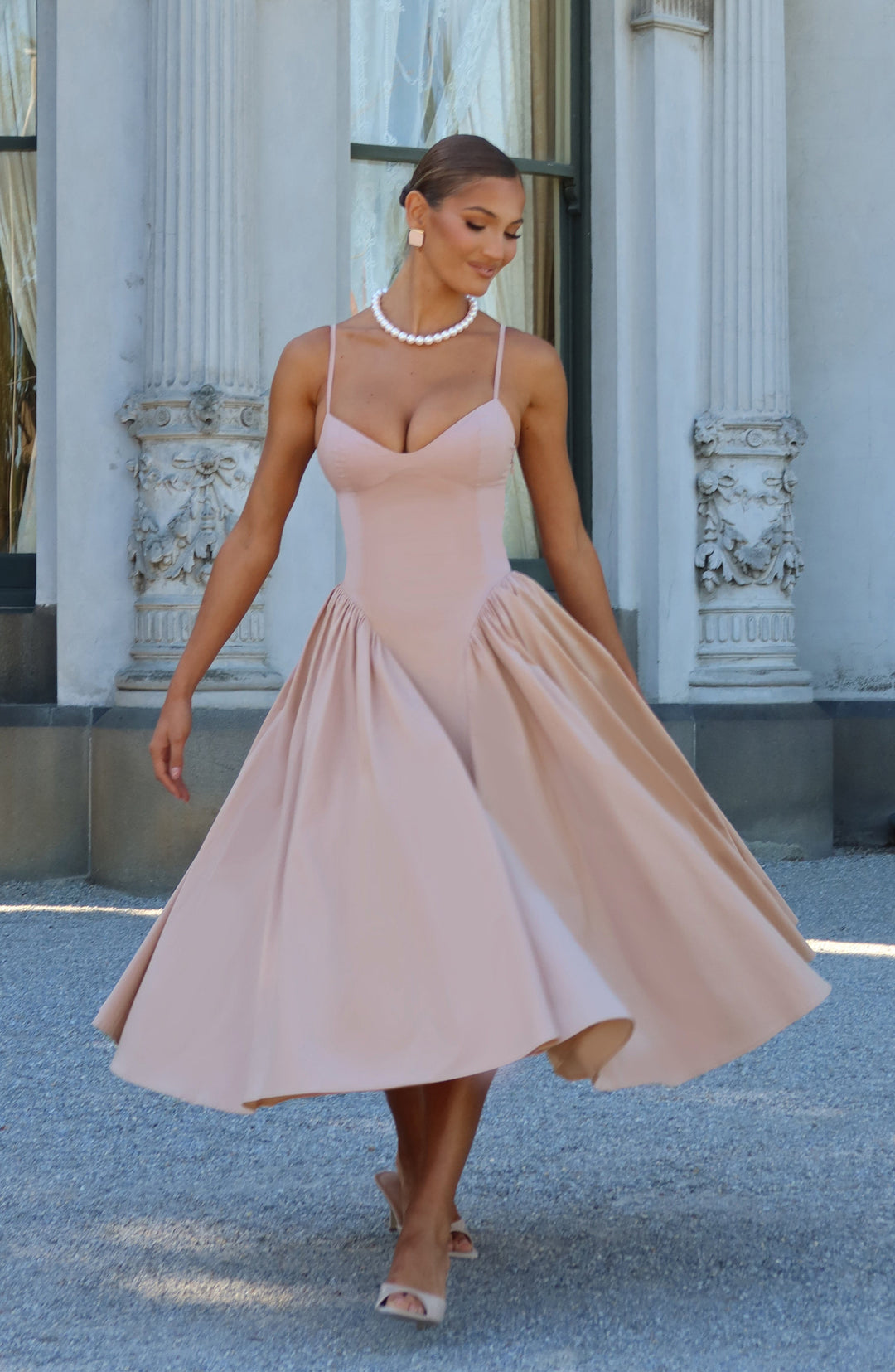 Leonora – Elegant Midi Dress for Women with Fitted Bodice and Voluminous Skirt