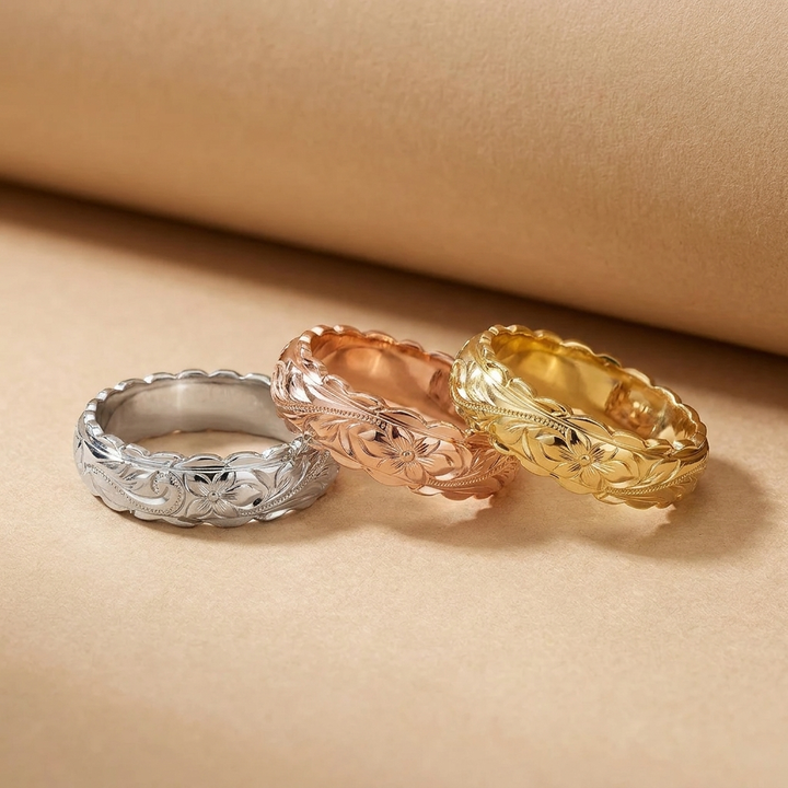 Milla - Gold ring with antique-inspired flower