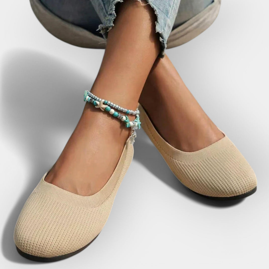 Simple Sandals with a Discreet Style