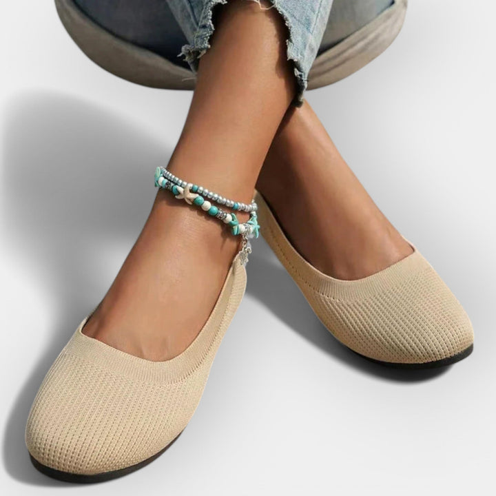 Simple Sandals with a Discreet Style