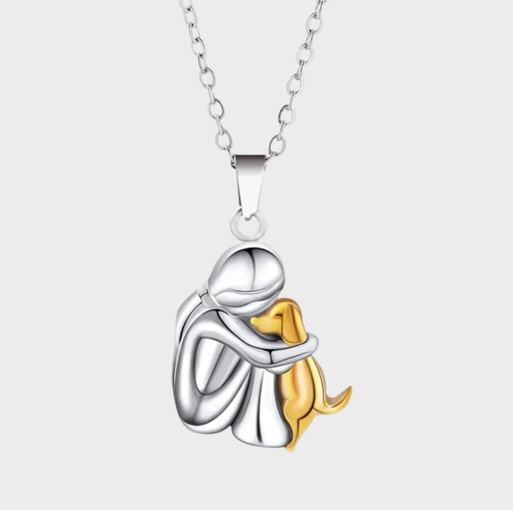 Necklace with "Hug" pendant