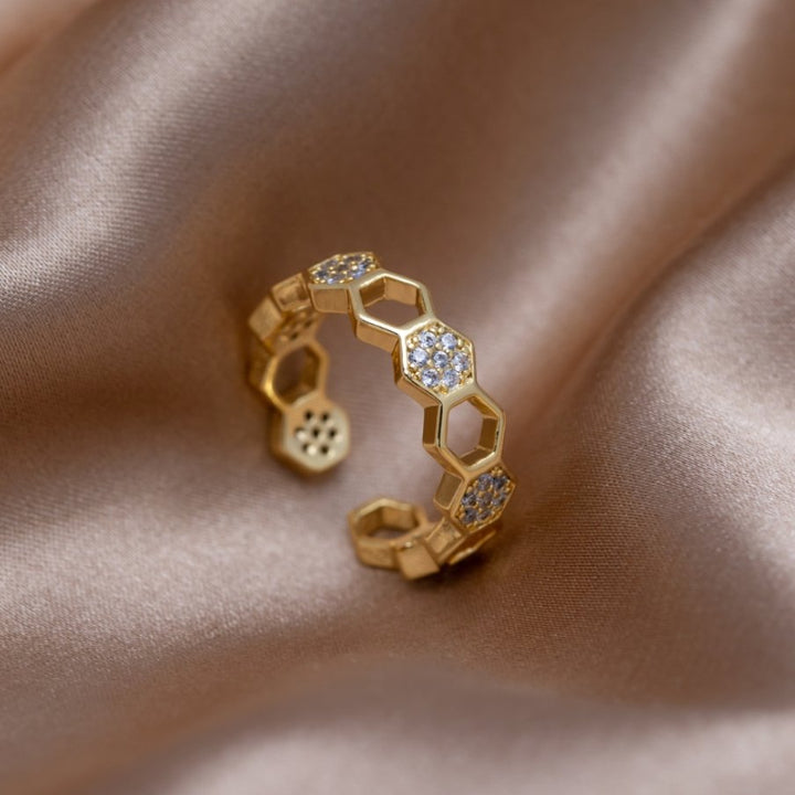 Fritze – Gold ring with pearl.
